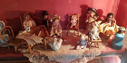 null Doll accessories, dinettes, miniature furniture