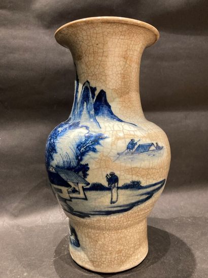 null CHINE
Vase balustre en céramique craquelée décor en bleu de paysage lacustr...