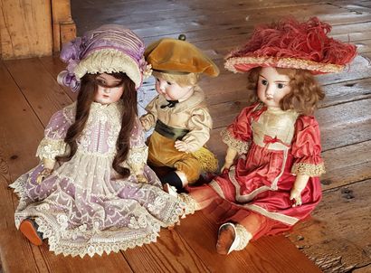 null Three dressed dolls