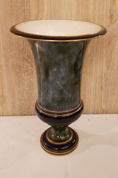 Sèvres fin XIXème siècle
Vase balustre en...
