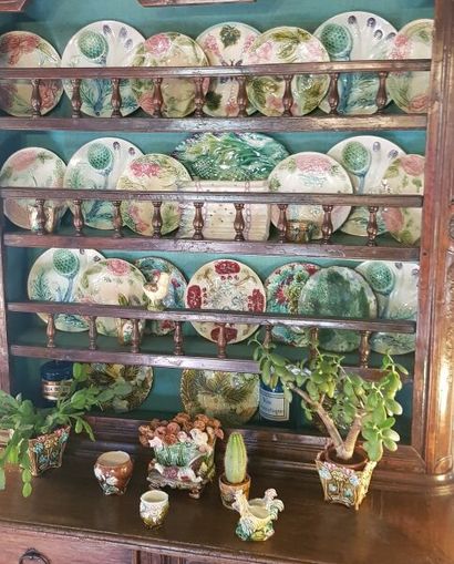 Set of barbotines such as plates, pot holders,...