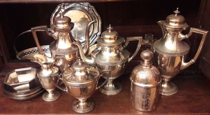 null Lot de métal argenté comprenant : service thé café, cafetière, théière, sucrier,...