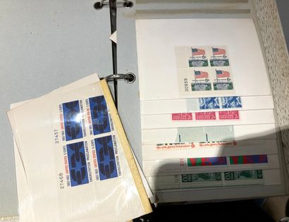 null Lot de divers timbres dont U.S et étrangers : deux albums