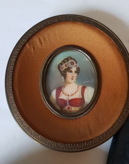 null Lot de 3 miniatures XIXème et XXème portraits dans des ovales. On y joint une...