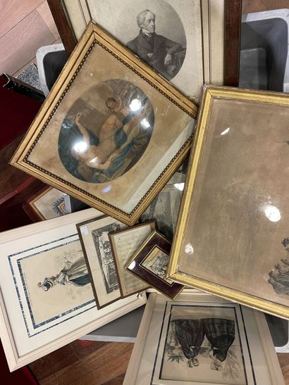 null SALE at 11am
Lot of frames including engravings and miscellaneous