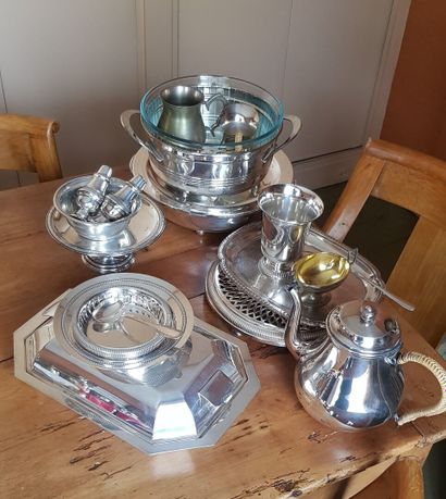 null SALE at 11am 
Lot of silver plated metal including: vegetable dish, trivet,...