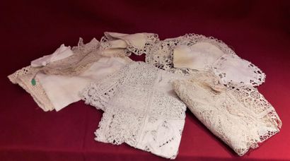 null SALE at 11am 
Lot of linens, doilies and miscellaneous

It is attached:
Lot...
