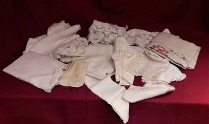 null SALE at 11am 
Lot of linens, doilies and miscellaneous

It is attached:
Lot...