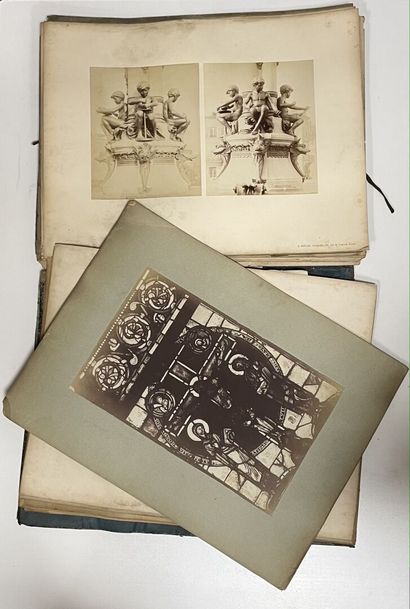 null VENTE à 11h 
Trois cartons à dessins comportant documents divers, dont photographies...