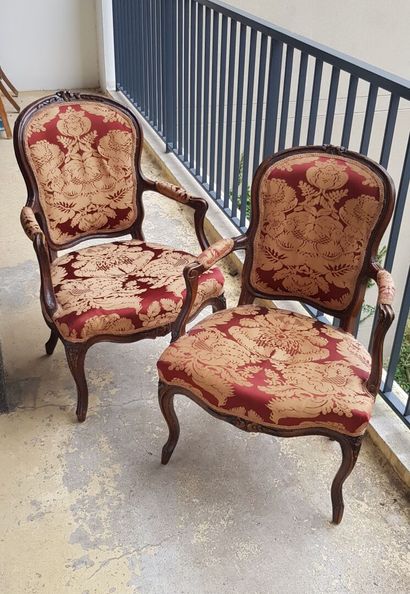 null Paire de fauteuils cabriolets en bois naturel mouluré et sculpté
Haut: 87 -...