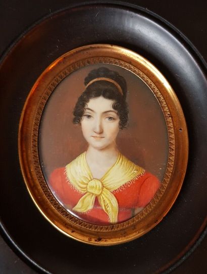 null Lot de 4 miniatures XIXème et XXème portraits dans des ovales