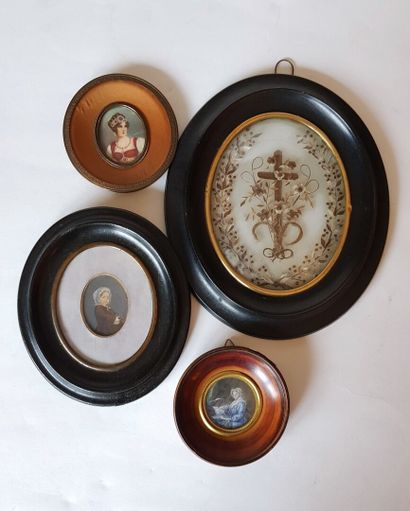 null Lot de 3 miniatures XIXème et XXème portraits dans des ovales. On y joint une...