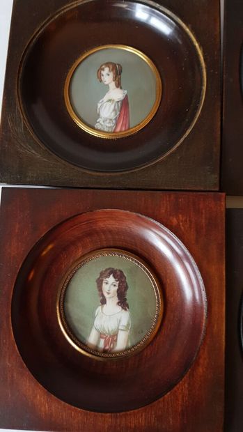 null Lot de 4 miniatures XIXème et XXème portraits dans des ovales