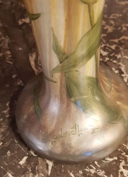 null MADO Nancy 
Paire de vases tulipes Art Nouveau en verre à décor floral pein...