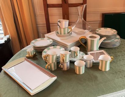 null Parties de services à thé porcelaine Bernardaud et assiettes diverses, carafe...