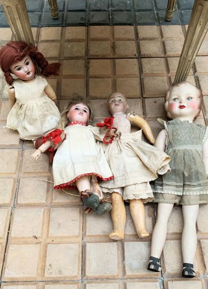 null EFFANBEE
Deux poupées le corps et la tête en composition
Marquées à l'arrière...