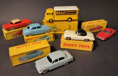 null DINKY TOYS (Francaises)
Lot de voitures et camion dans leur boîte 