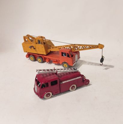 null DINKY SUPERTOYS (Français et Anglais) 
Fourgon incendie Berliet 
Lorry-Mounted...