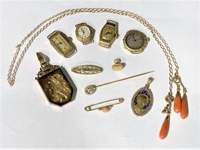 null Lot d'or jaune 750‰ comprenant :
Montres, pendentifs, broches, collier, épingle...