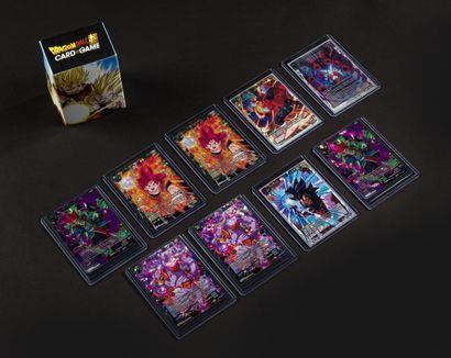 null DRAGONBALL Z 
Lot de cartes hologrammes. On y joint un deck dans une pochette...