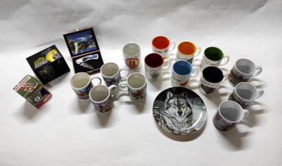 null Une collection de mugs (Noël, Johnny Halliday, Foot, souvenir de voyage, publicitaire
On...