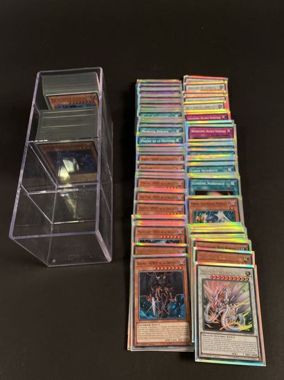 null YU-GI-OH 
Lot plus de de 500 cartes et 4 deck de SPEED DUEL issues des séries...