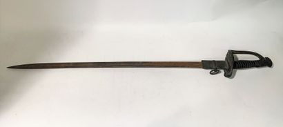 null Sabre d'officier modèle 1845
Long. : 88,5 cm (rouille, usures, manque le fo...
