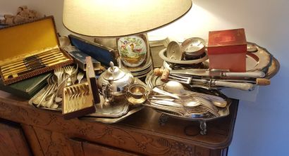 null Strong lot of silver plated metal including:
Cutlery, tableware, fish and service...