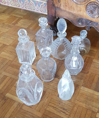 null Lot of carafes and decanters in glass and cut crystal including : SAINT LOUIS,...