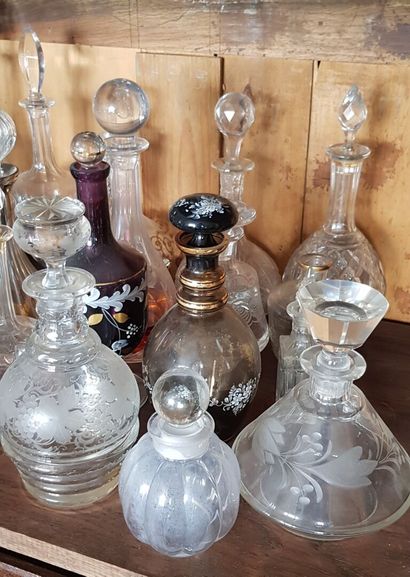 null Lot of glass and crystal carafes and decanters, some engraved or enamelled
(chips,...