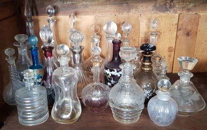 null Lot of glass and crystal carafes and decanters, some engraved or enamelled
(chips,...