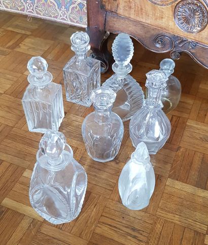 null Lot of carafes and decanters in glass and cut crystal including : SAINT LOUIS,...