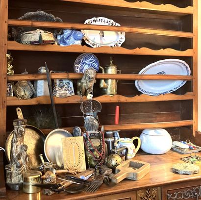Set of miscellaneous knick-knacks including...
