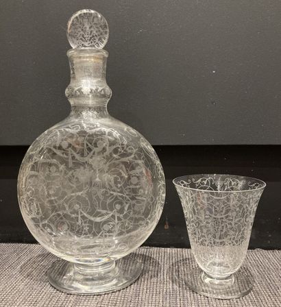 null BACCARAT
Part of a glass service, a carafe and a decanter in crystal with lambrequin...
