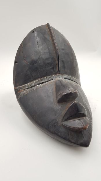 null IVORY COAST

A Dan mask with a prominent crest on the forehead, traces of white...