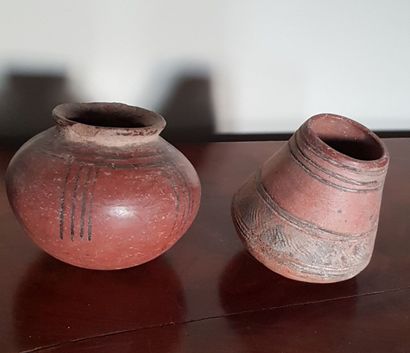 null Two ceramic vases decorated with concentric circles and a frieze.
Guatemala....