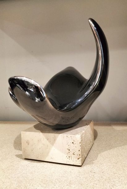 null José TORRES GUARDIA (1932-2017) 
Paloma
Black enameled porcelain bird group...