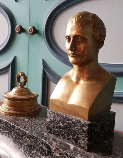 null Large desk inkwell in sea-green marble surmounted by a bust of Napoleon. Ornamentation...