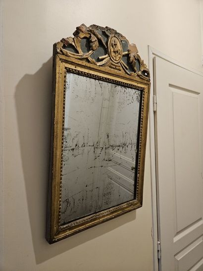 null Miroir en bois laqué et doré
Fin du XVIIIème siècle (accidents et manques)