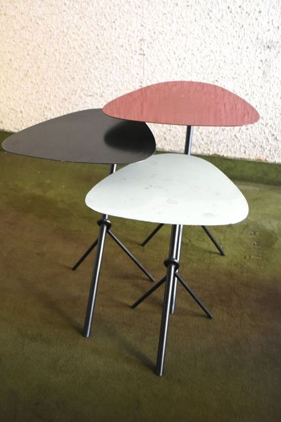null Three red, black and blue lacquered tole gignogne tables, black tripod legs
Circa...