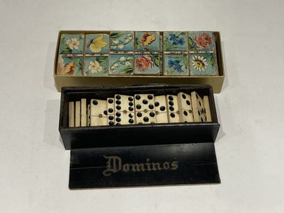 null DOMINOS
Un jeu de dominos des fleurs et un jeu de dominos en os