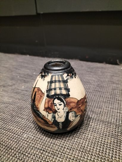 null Atelier Rodolphe FISCHER
Petit vase galbé en grès de Ciboure, présentant une...