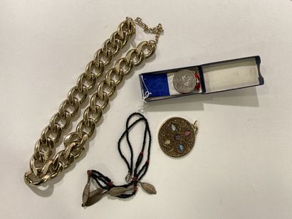 null Batch of costume jewelry and a labor medal
