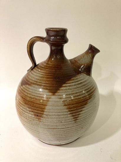 null Glazed stoneware pitcher
Height: 24 cm
