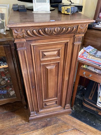 null Stained wood sheath cabinet
Circa 1900