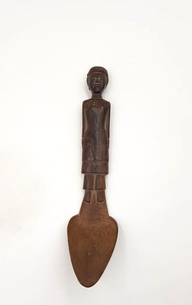 null MADAGASCAR

Une cuillère au manche sculpté d'un personnage en habit traditionnel
Bois,...