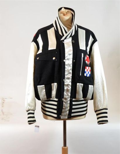 null KANSAI : Blouson style teddy d'homme noir et blanc avec écritures au dos « ...