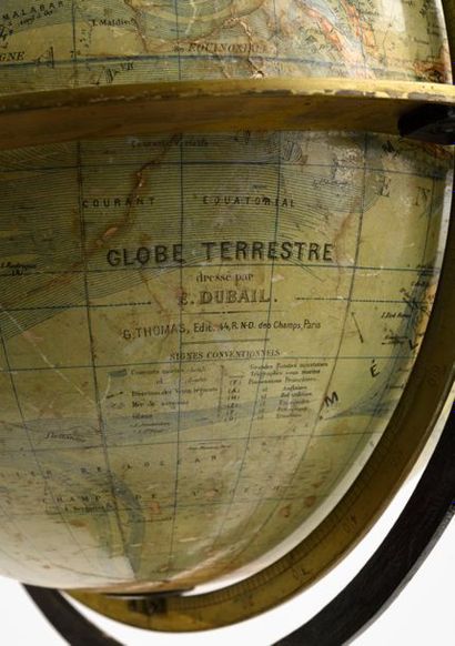 null Globe terrestre en carton d'époque Napoléon III signé E Dubail, G.Thomas éditeur....