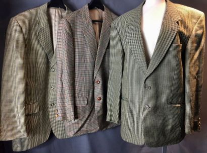 null DAKS, BERTEIL, OXFORD

Lot composé de trois vestes blazer pour homme en lainage...