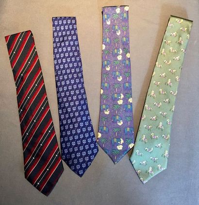 null HERMÈS, Paris

Lot de quatre cravates dont trois en twill de soie imprimée,...